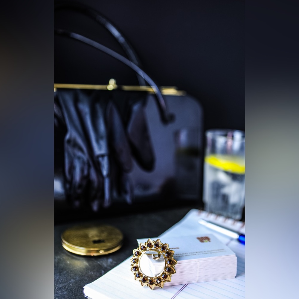 Vintage brooch. Gold plated with brown stones.